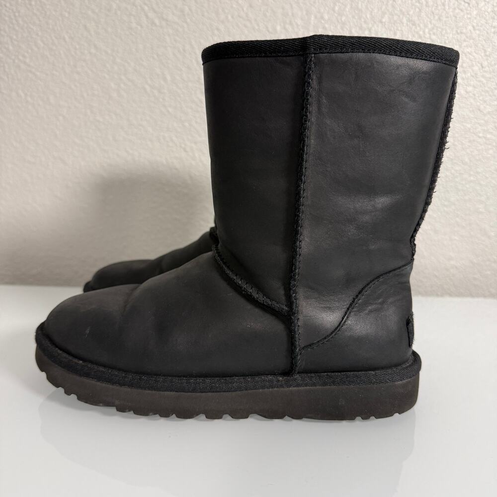 UGG Classic Short Waxed Leather Boots 1125794 Women’s Size 6 Black